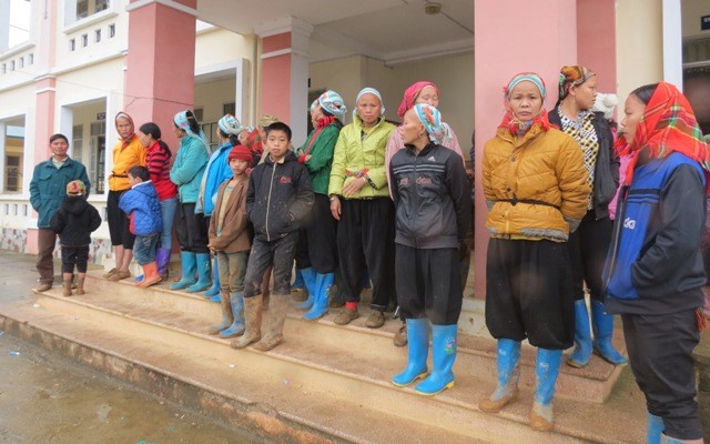 VOV5 организовал программу «Теплая весна на границах страны» в провинции Каобанг - ảnh 13